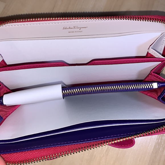 SALVATORE FERRAGAMO Vera Bow Zip Wallet in Begonia - Picture 10 of 16